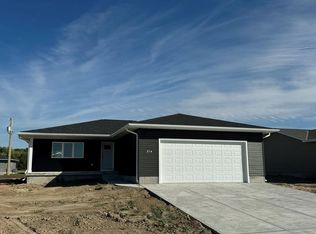 514 7th St, Phillips, NE 68865