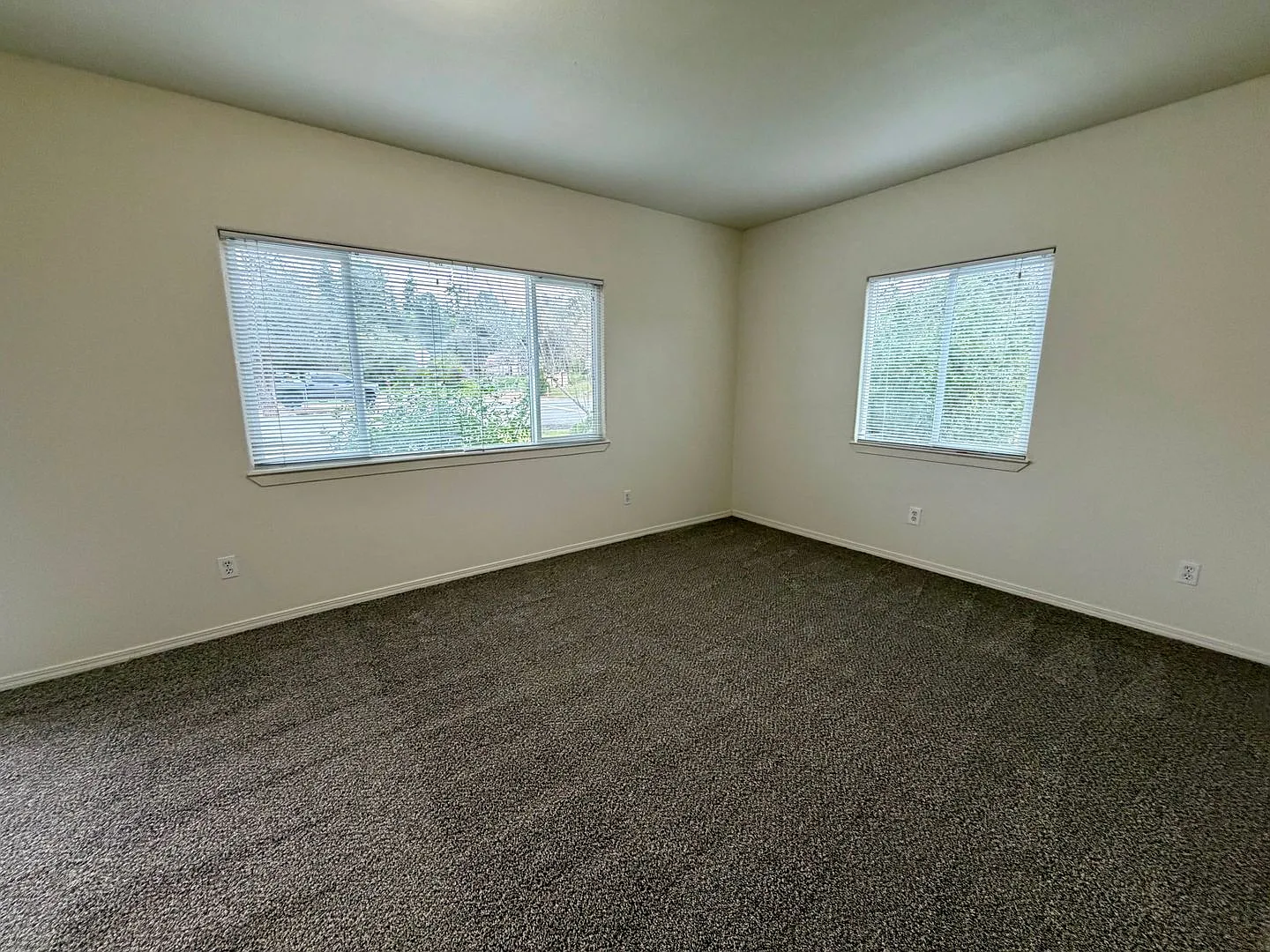 13679 & 13681 Hill Boulevard — Photo 3