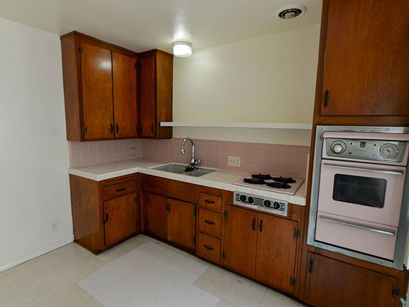 3rd image of 142 Avenida Miramar