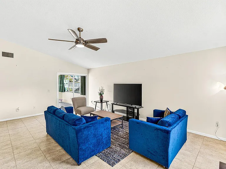 7883 Blackwood Ln — Photo 3