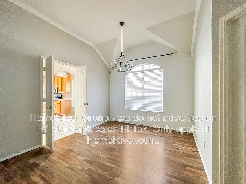 4 bed, 2.0 bath, 2088 sqft, $2,295 — Photo 3