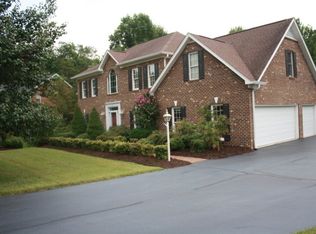 192 Staffordshire Cir, Martinsville, VA 24112