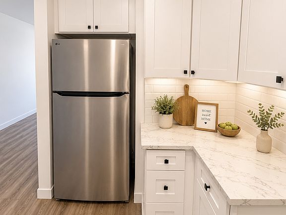 3rd image of 8627 Grand Ave APT 4