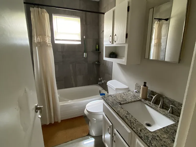 704 Rose Ln — Photo 2