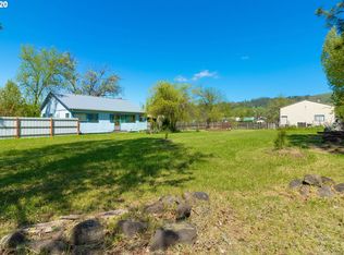 141 Stocks Ln, Roseburg, OR 97470