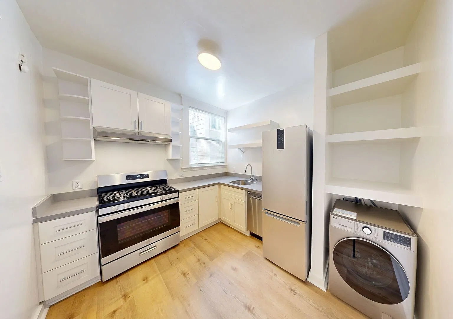 Renovated Studio with Washer/Dryer in Nob Hill — Photo 1