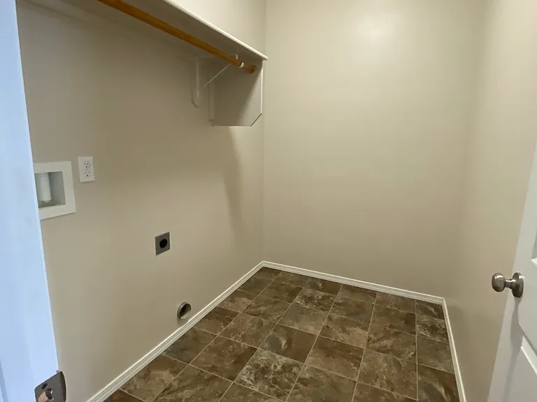 221 Canyon Crest Dr W — Photo 16