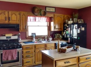 808 E Jefferson St, Perry, MO 63462