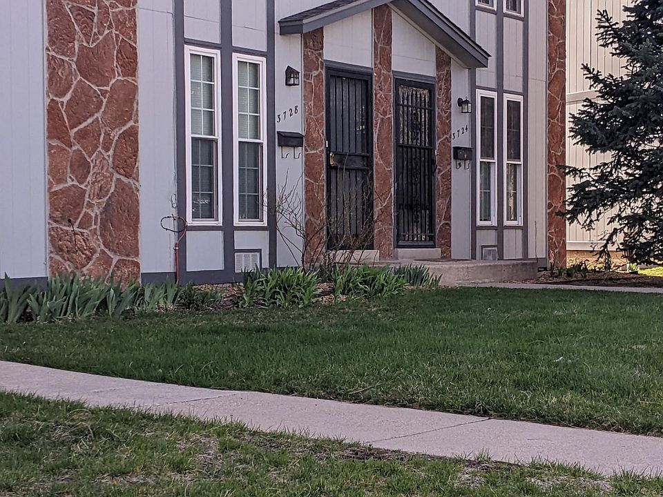 Front entrance View from Quail street