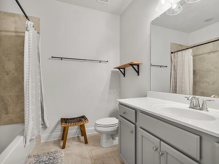 613 Harrington Hls — Photo 19