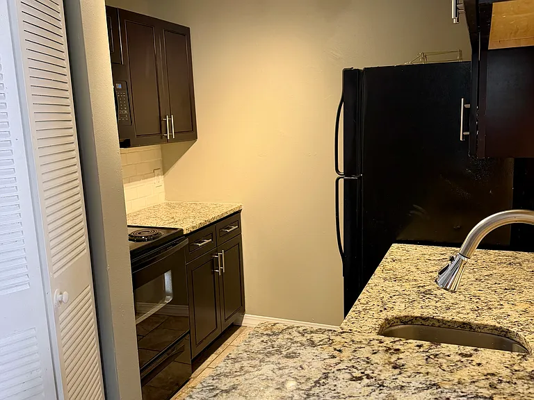5500 Pershing Ave #11 — Photo 12