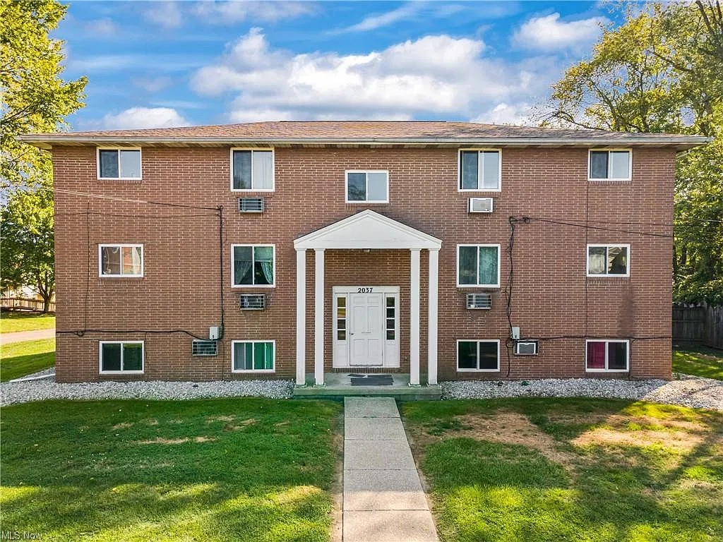 2 bed, 900 sqft, $850 — Photo 1