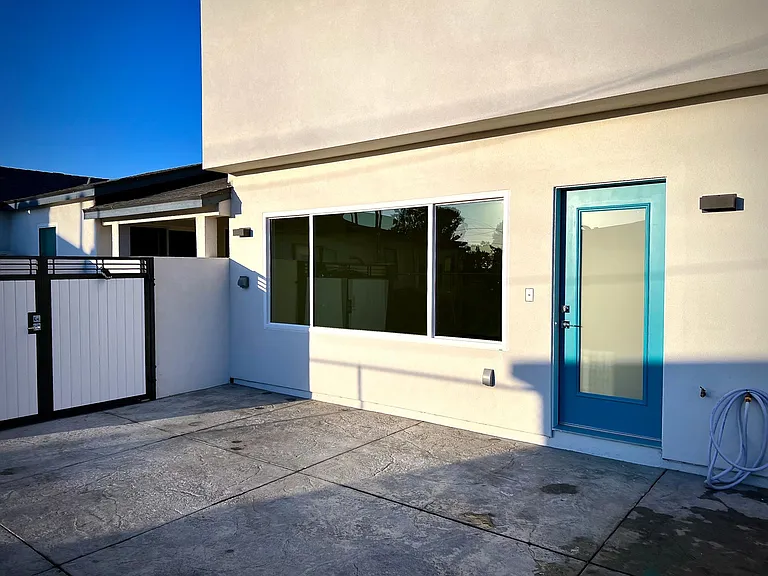 1/2 Flower St — Photo 8