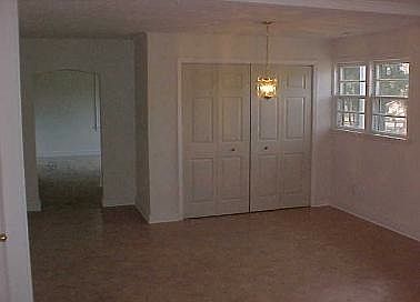 5th image of 131 Fox Dr