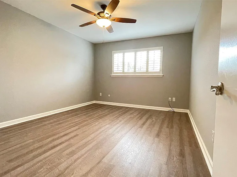 403 N Post Oak Ln #403 — Photo 12