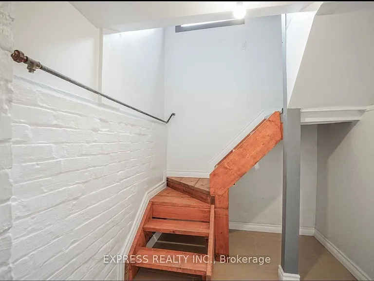 932 Ossington Ave #LOWER — Photo 5