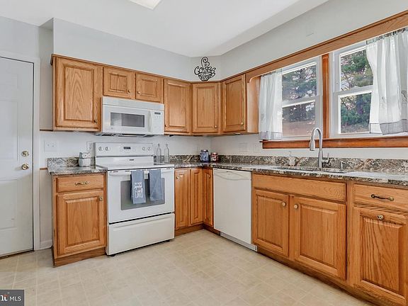 5th image of 10815 Coffman Ave