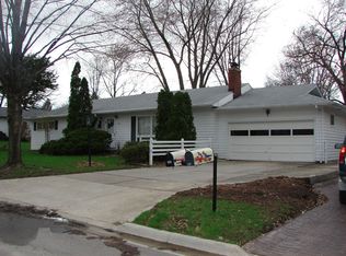 464 Woodcrest Dr, Waterloo, IA 50701