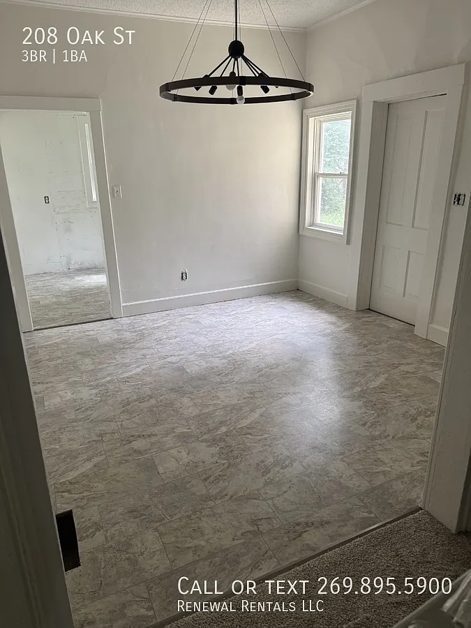 3 bed, 1.0 bath, 1140 sqft, $1,525 — Photo 2
