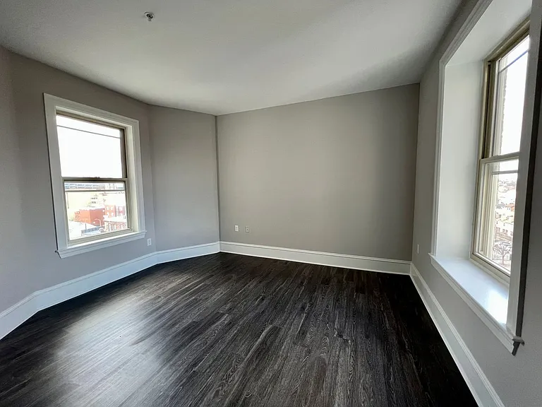 306 W Franklin — Photo 20