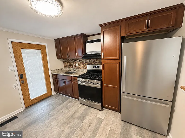 1407 Wall Ave — Photo 6