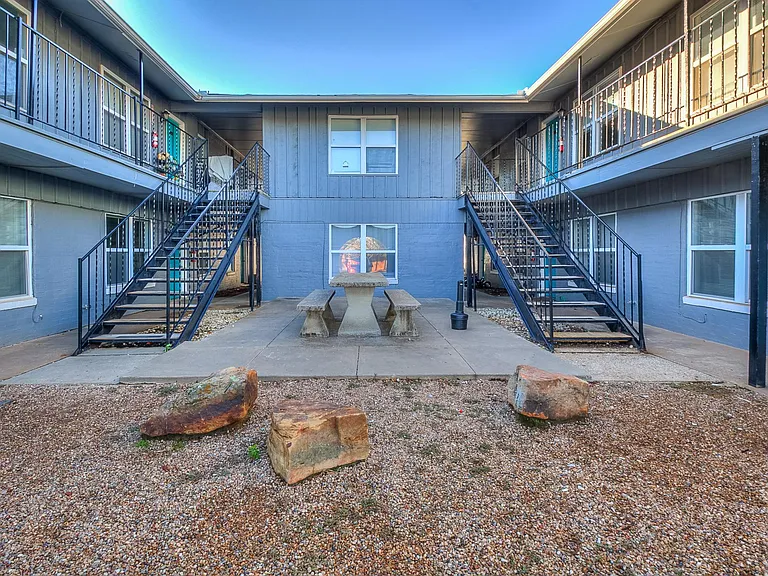 Northwood Apartments — Photo 1