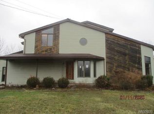 5775 Newhouse Rd, East Amherst, NY 14051