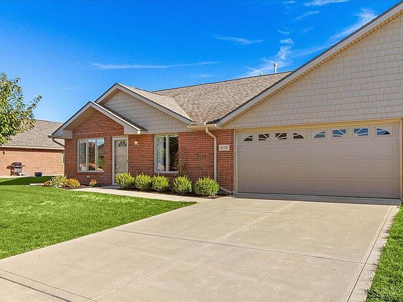 4th image of 876 Hickory Hill Dr
