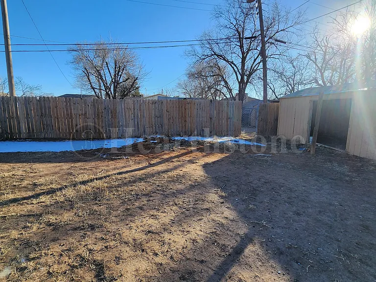 1012 E Brazos St — Photo 11