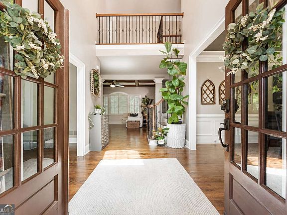 2nd image of 914 Meadow Club Ct