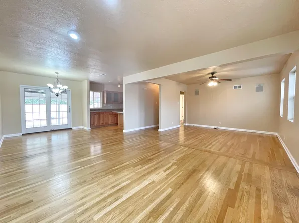 709 Palisades Dr NW, Albuquerque, NM 87105