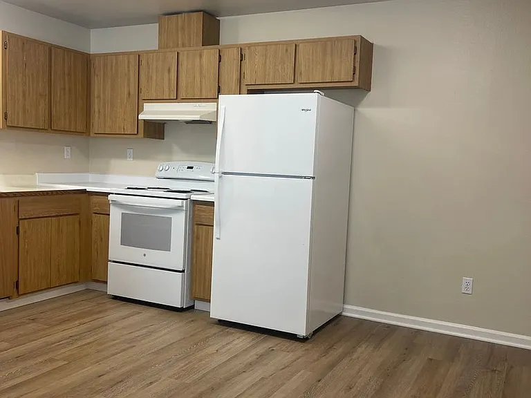 802 Cally Ct — Photo 7