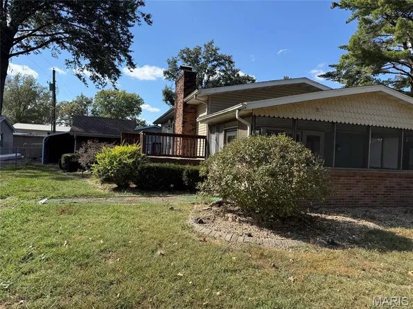 18812 Mary Jane Ln, Carlyle, IL 62231