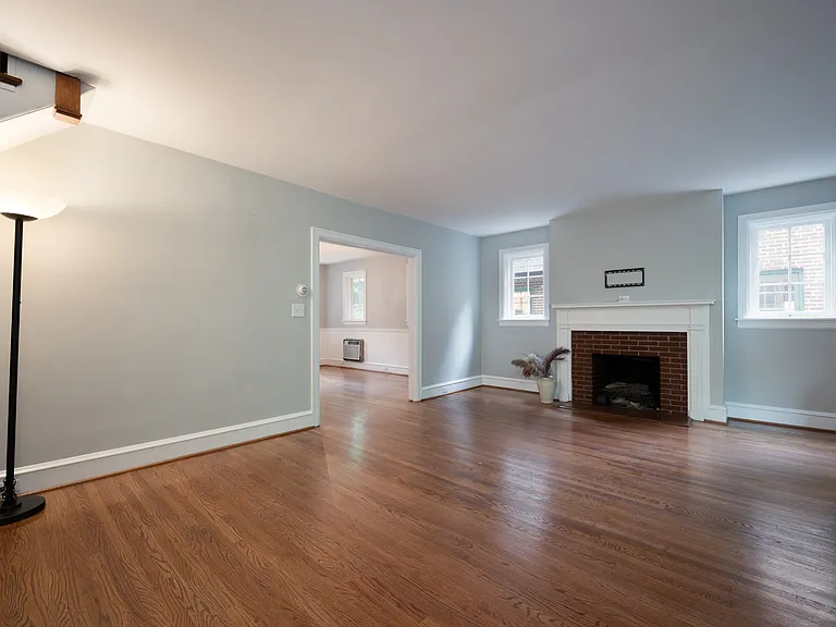 1406 Lovering Ave — Photo 5