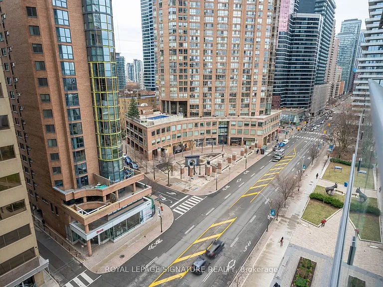1080 Bay St #901 — Photo 11