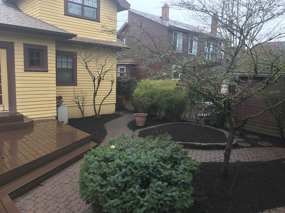 2nd image of 1556 SE Lexington St