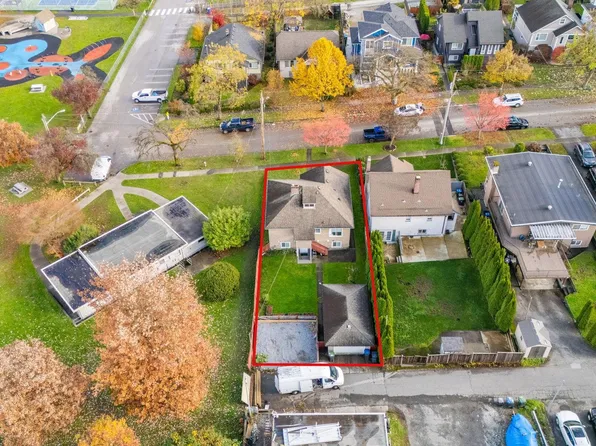 523 Kelly St, New Westminster, BC V3L 3V1