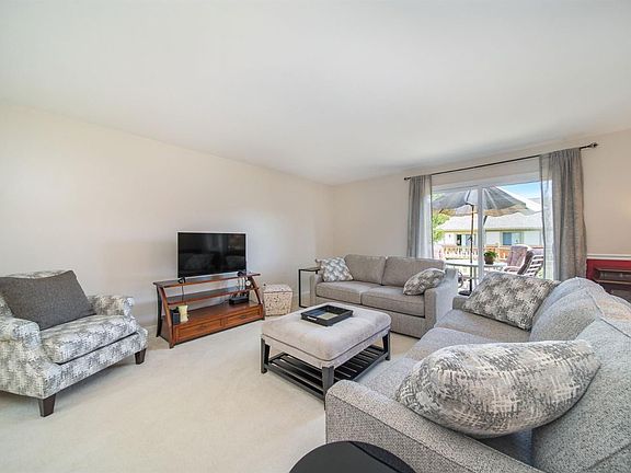 3rd image of 18543 Valleybrook Ln