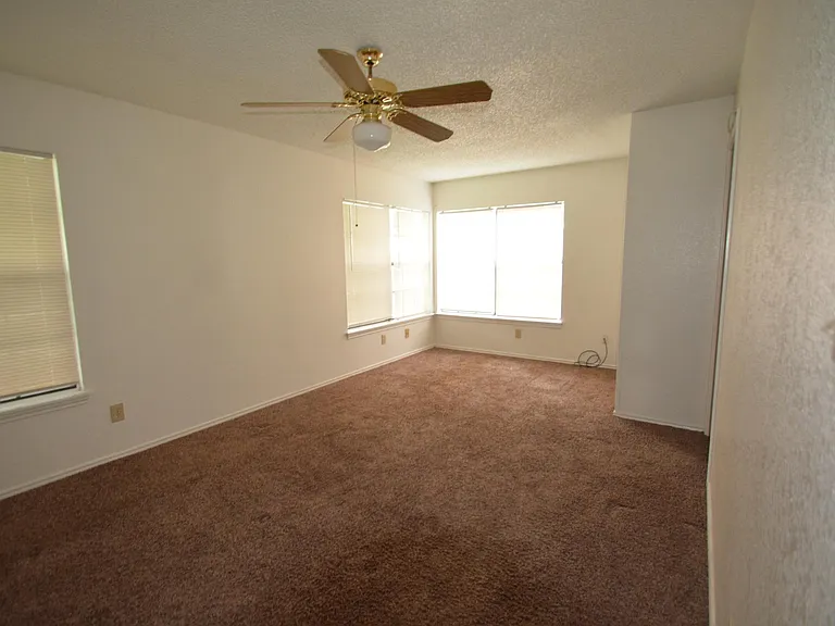 2509 Forest Creek Dr — Photo 6