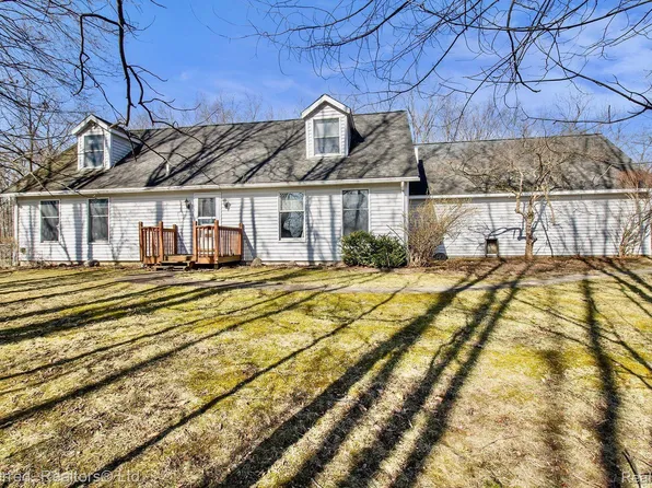 963 Eager Pines Ct, Howell, MI 48843