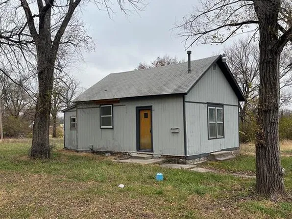 1312 Cherokee St, Humboldt, KS 66748