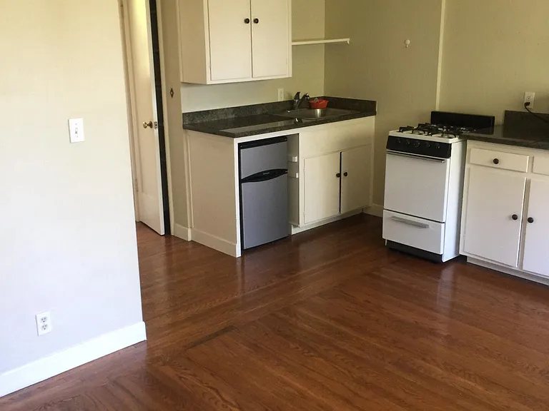 2465 Hilgard Ave #3 — Photo 2
