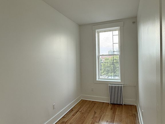 4th image of 284 3rd St APT 5D