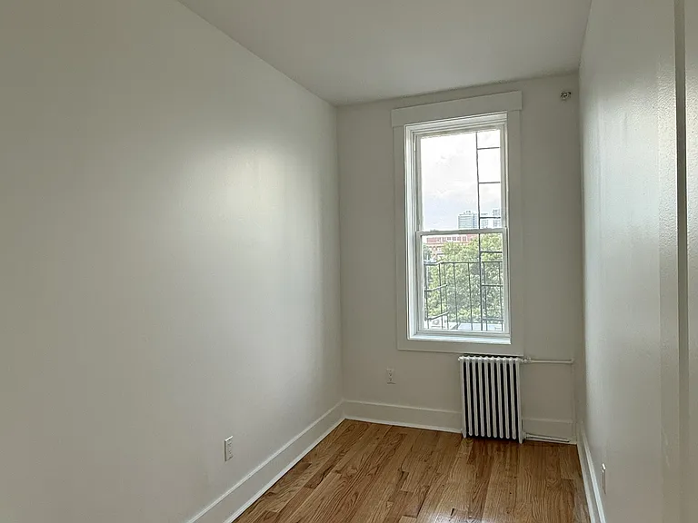 284 3rd St #5D — Photo 4