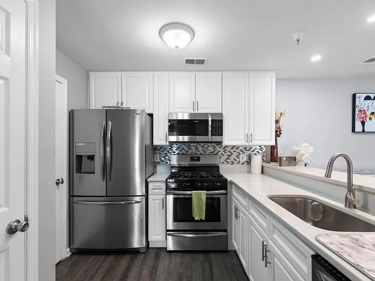 6600 Lake Park Dr #103 — Photo 6