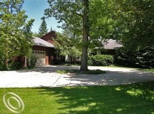 22125 Thorofare Rd, Grosse Ile, MI 48138