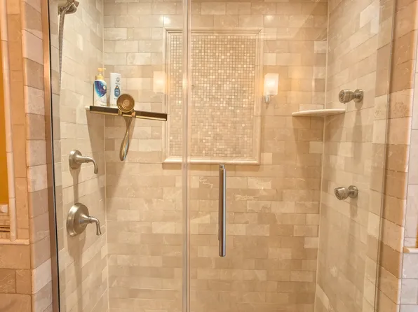 330 East 38th Street image 7 of 23