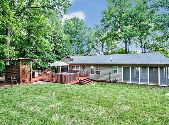2nd image of 7911 Saddlehorse Ln