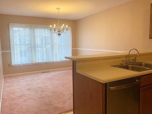 4th image of 10 Castlegate Dr #10