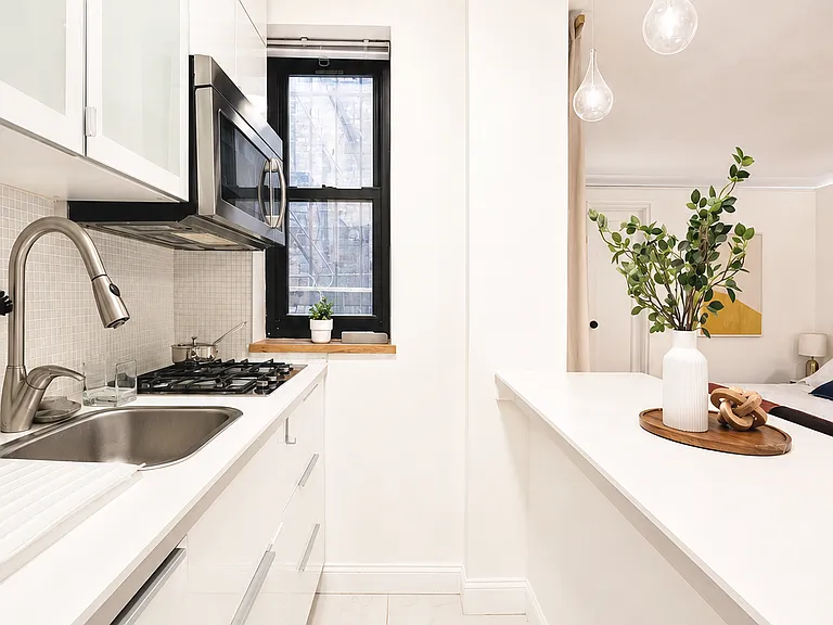 155 W 71st St #1G — Photo 8